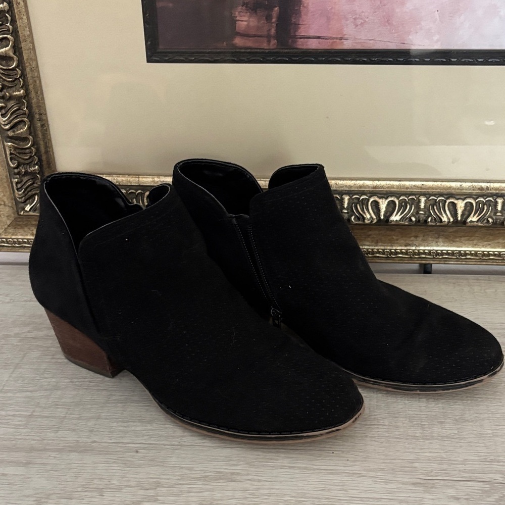 Life Stride Black Ankle Booties